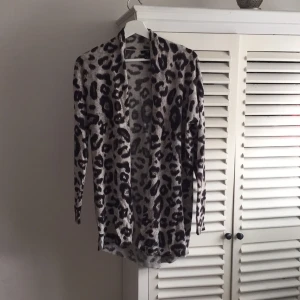 - Fin Cardigan från HM 
Enbart använd fåtal gånger.
