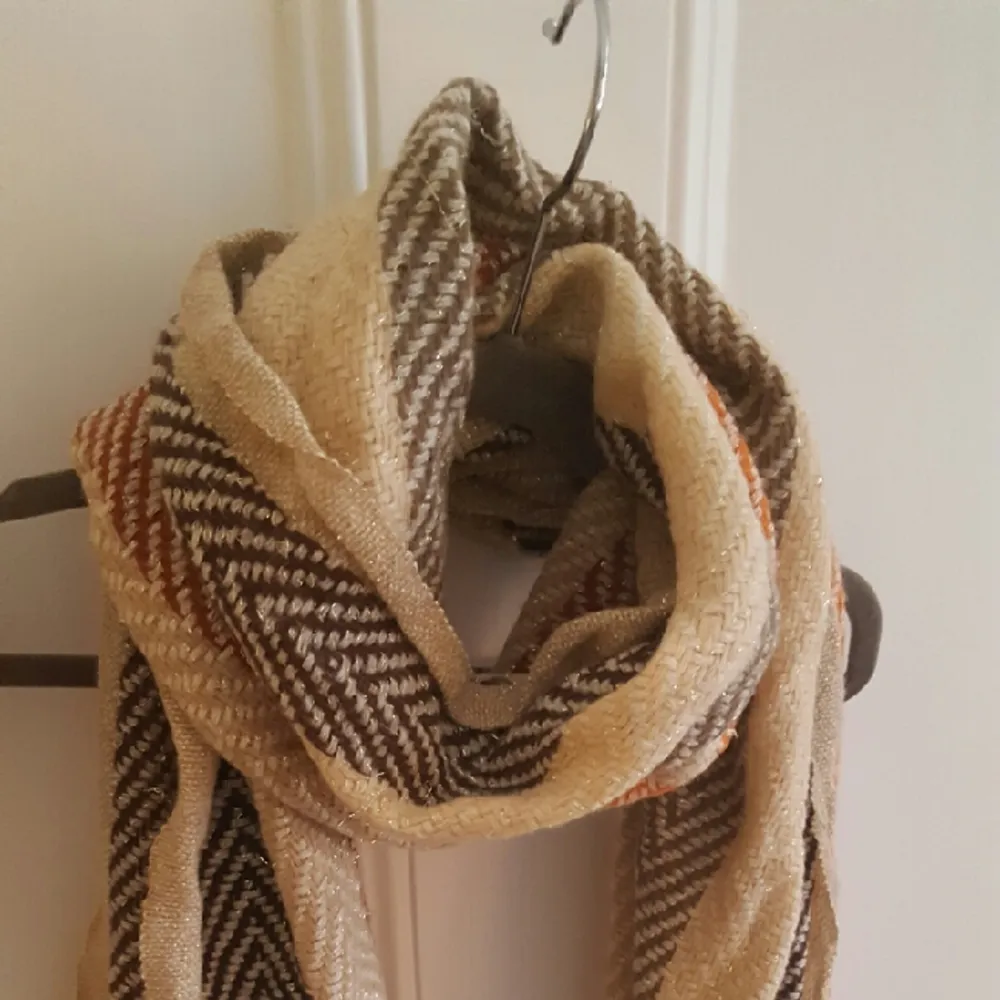 Luxurious Missoni wool scarf / shawl - perfect for fall. Accessoarer.