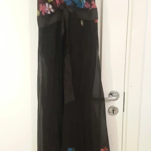  - mellan lång klänning
använda 
onsize
köparen står för frakt
avhämtning är ok