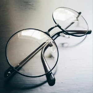  - Fake round flasses