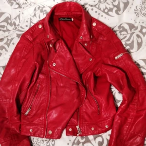  - Skinn jacka, röd