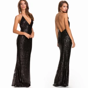  - Riktigt fina bal klänningar, oanvända & nya. Två av klänningarna har storlek 36 & en av dem 38. Vid önskemål skickar jag gärna fler bilder.  Köparen står för frakten. Vid frågor/funderingar hör gärna av er! 🌸