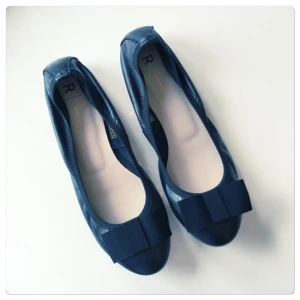  - Helt nya/oanvända ballerina i äkta skinn, storlek 37.