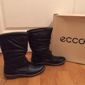 Ecco Helt nya damstövlar/ boots 40 (Ordinarie pris 1390kr) Skor vård : en för 120/ två för 200kr (Totala Ord.pris 450) Kvitto finns