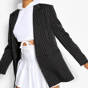 Randig kavaj - Randig kavaj. Passar till allt. Köparen står för frakten. 