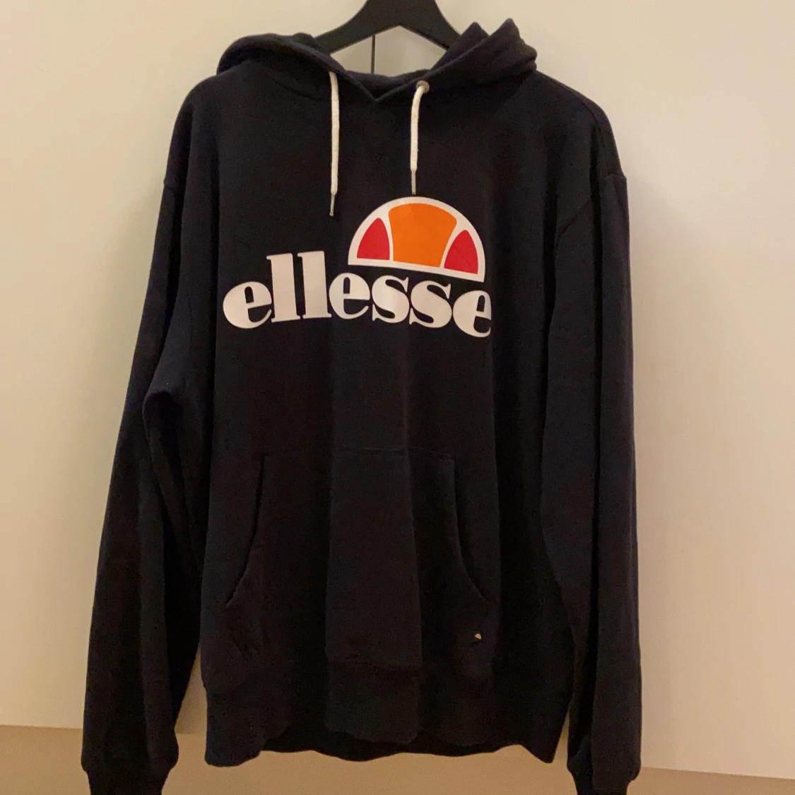 Ellessehoodie.