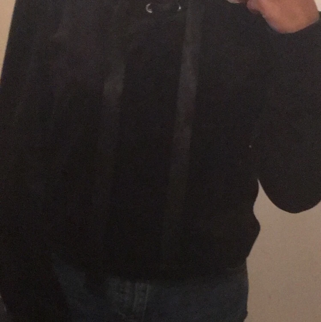 Svart hoodie - 91