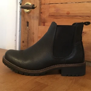 Eccoo sko - som ny - I princip oanvända Ecco skor. Nypris 1 300. Storlek 36. Som nya!!! FRAKTPRIS INGÅR!!📦 