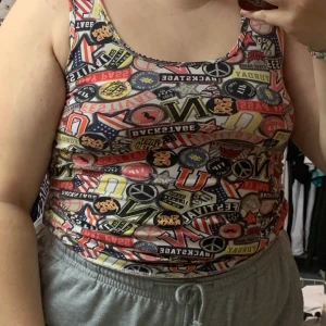 linne - sjukt coolt linne med massor mer symboler och bokstäver osv! använt fåtal gånger 