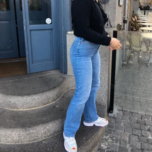 Raka jeans från Zara - Snygga raka jeans från Zara. Är 163 cm lång