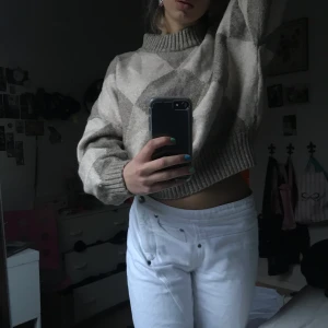 Pringle of scotland x HM - Stickat rutig tröja från kollektionen med pringle of scotland x HM. Står M men skulle säga sitter mer som en S. Kan mötas upp i Stockholm eller står köparen för frakten💞