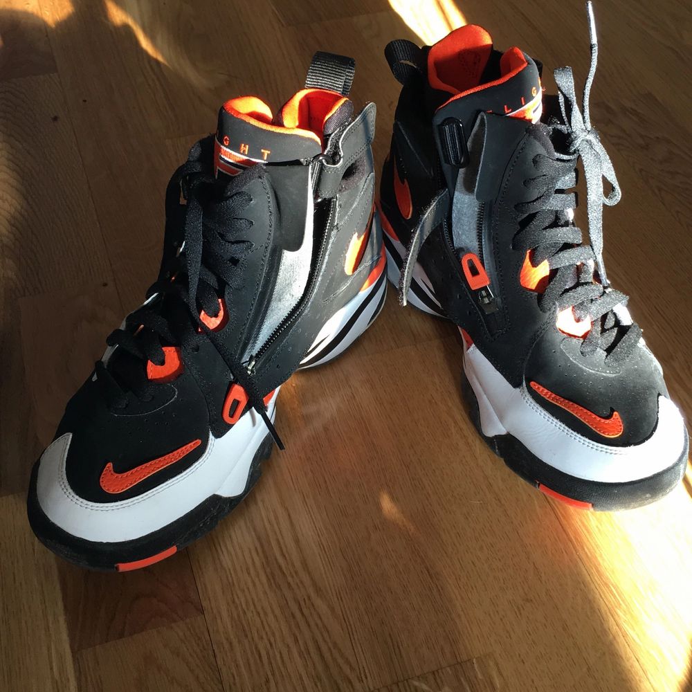 Nike air skor sparsamt använd, men tyvärr för små.. Skor.