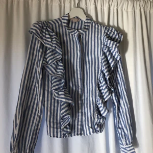 Super söt blus🦋 130kr - En super söt blus från H&M bra skick och kvalitet! 