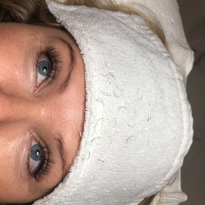 Singelfransar 350:- - Vill du också bli höstfin?🍂 Just nu erbjuder jag 350:- för singelfransar. Perfekt för dig som vill ha ett naturligare resultat och vakna upp helt FLAWLESS😍 Kontakta mig här eller hur me up @lashessbyymia på instagram