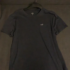 Hollister T-shirt - Mörk blå Hollister T-shirt