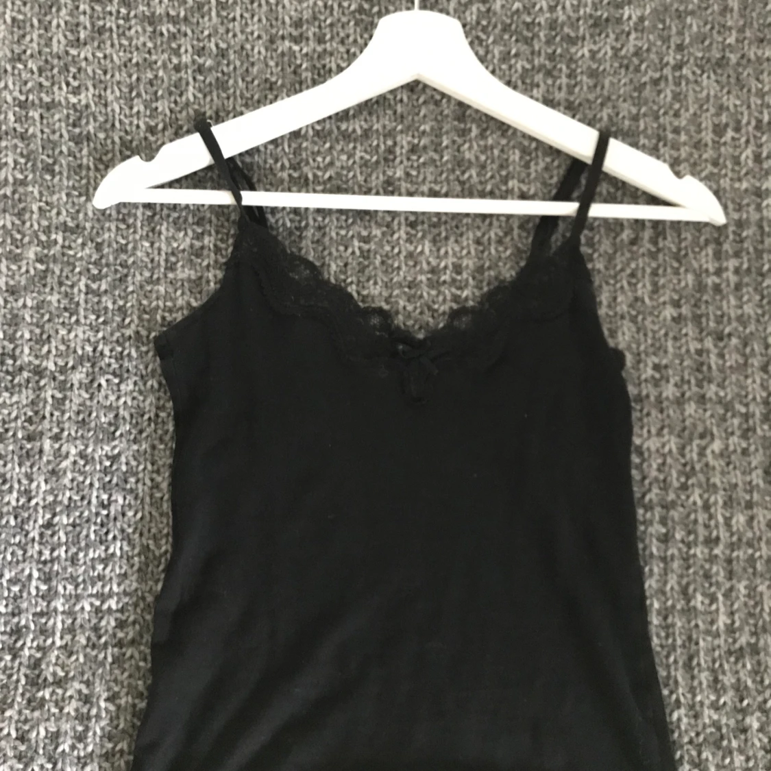 Svart linne med spets