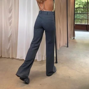 Kostymbyxor - Helt oanvände konstymbyxor från Zara. Slutsålda. Köpte här på Plick men var tyvärr för långa för mig (hon på bilden är 165 cm)💋🦋