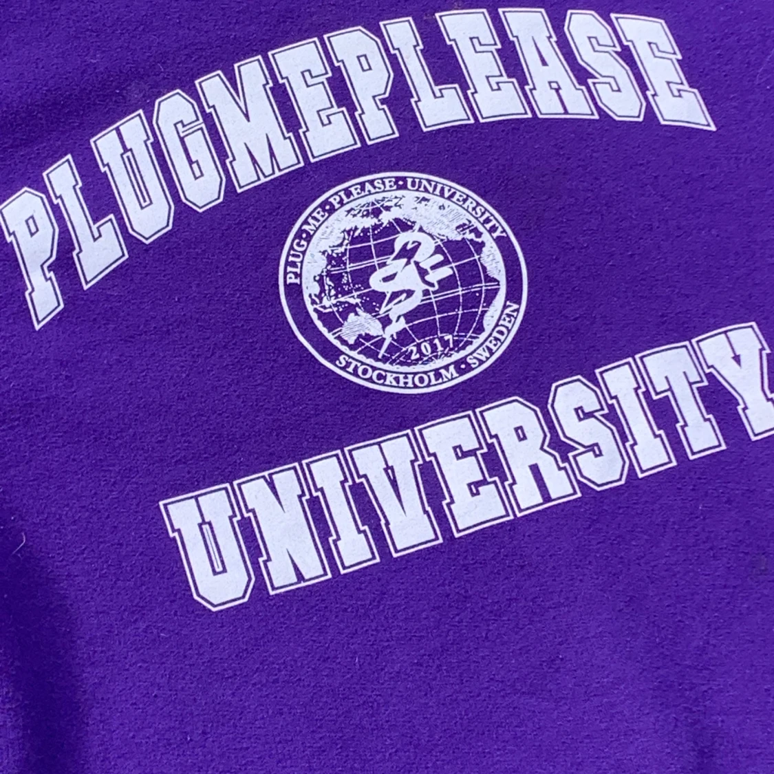 Plug me please university crewneck - 91