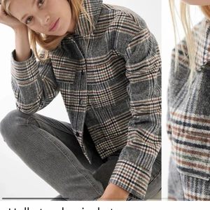 Rutig Höst jacka  - Säljer min jätte fina rutiga höst jacka från Gina tricot. Köpt för 599 kr. Säljer nu för 130 kr + frakt (63 kr) 😍