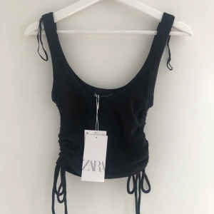 Zara top - Zara top säljes pga av förlorat kvitto gick ej returnera.  