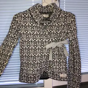 Odd Molly tröja i bra skick, använd fåtal gånger. Original pris 1695 kr säljes för 380kr + frakt.