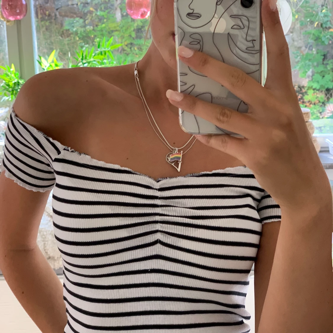 Off shoulder vit och svart randning  - 90