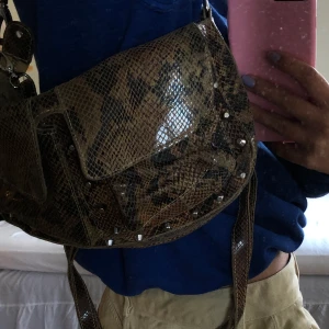 Unlimited bag - Från unlimited bags, ormskinns mönstrad, Använd men fortfarande i bra skick. 