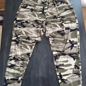 Hangmatta Harem Pockety Camouflage - Superlena Haremsbyxor med fickor. Använda ett par gånger bara.