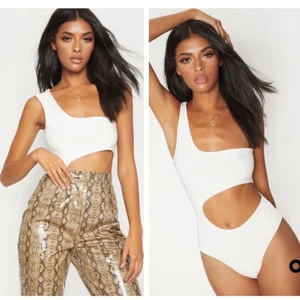 PLT One Shoulder Bodysuit  - Vit bodysuit från PrettyLittleThing. Använd vid ett tillfälle. (Lånade bilder)