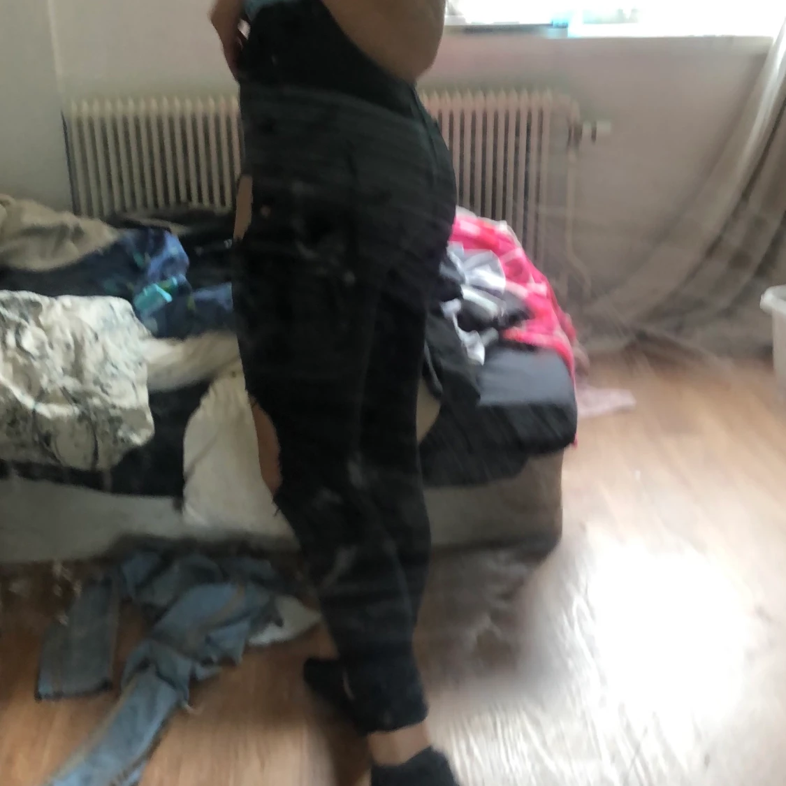 Högmidjade svarta jeans  - 90