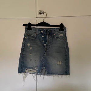 Kjol - Jeanskjol från H&M använd fåtal gånger 