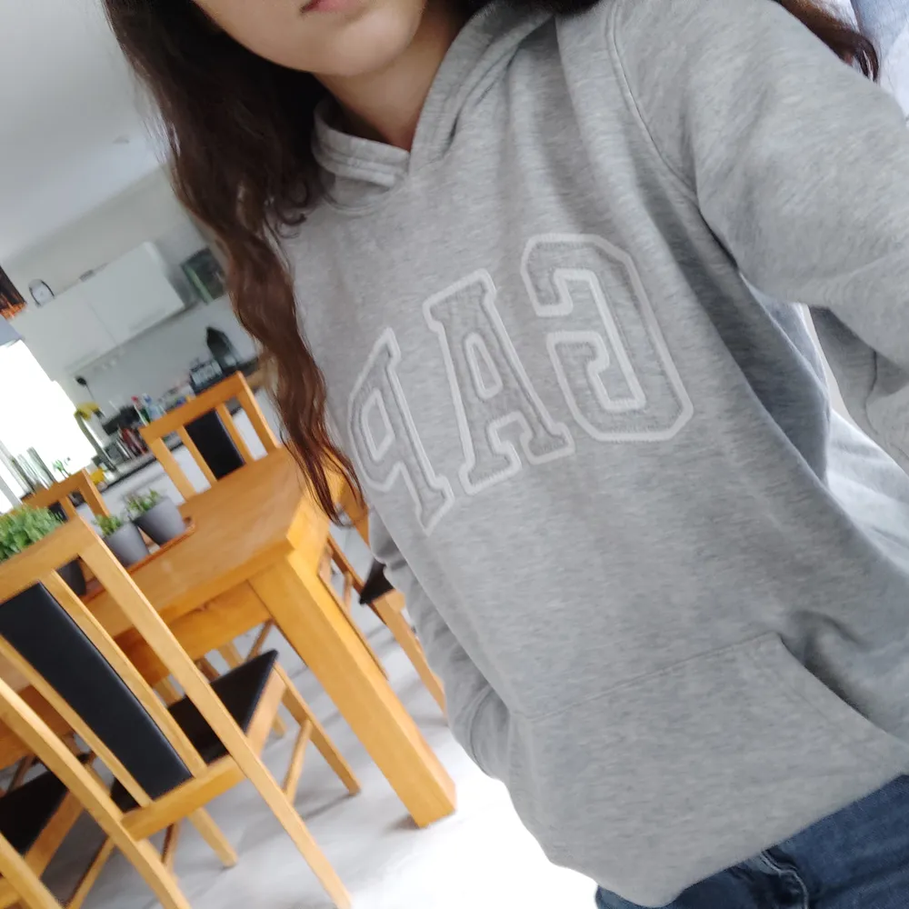 Fin och mysig grå GAP hoodie, storlek S. Ord pris: 399💜 frakt är inkluderat! . Hoodies.