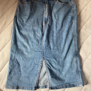 Kjol - (snyggare i verkligheten) Stretching jeans kjol💙100kr och då ingår frakt
