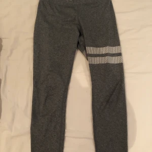 Stronger tajts  - Tajts från stronger, sparsamt använda säljer pågrund av att dom är för små! Köpare står för frakt = 50kr