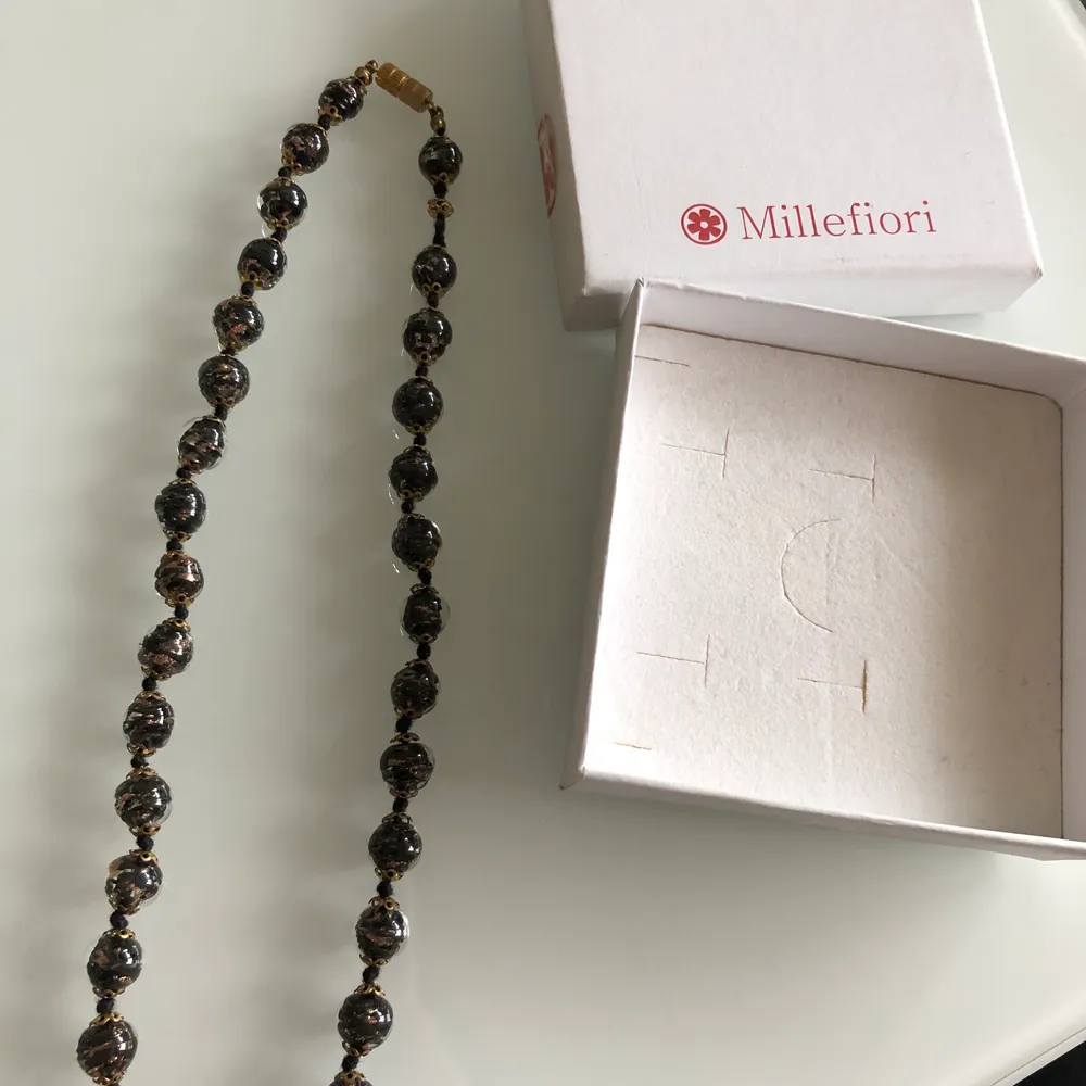 Superfint Millefiori nytt halsband ✨ Pris: 100 kr  Ask ingår 📬Kan skickas mot fraktkostnad 📍Kan mötes upp i Mölnlycke 🚭Djurfritt och rökfritt hem. Accessoarer.