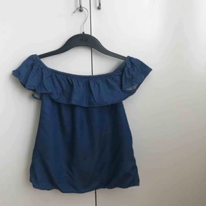  - Singoalla topp i jeans material.