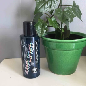  - Semi-permanent hårfärg ifrån Manic Panic. (Ej använd såklart). I färgen enchanted forest🌲🌙✨ Vegansk och inte testad på djur!