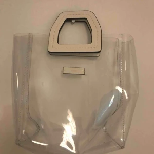  - Genomskinlig väska ifrån mango