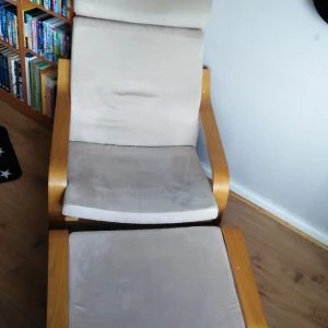  - Poäng fotölj med fotpall från ikea Nypris 2094:- I fint skick Hämtas i Söderköping 