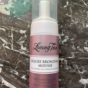  - Loving Tan brun utan sol mousse i färgen Ultra Dark. Endast använd en gång!