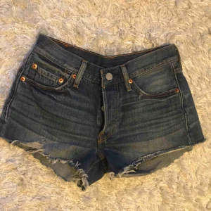  - Levis 501 jeansshorts. Använda fåtal gånger, ordinarie pris 549 kr! 