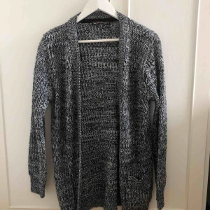  - Stickad cardigan