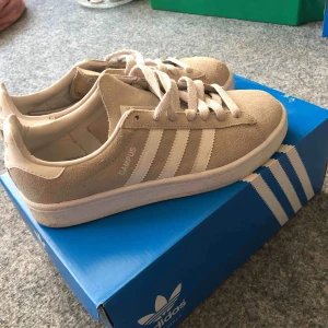  - Beiga Campus skor, sparsamt fåtal ggr använda Kommer från ett rökfritt/djurfritt hem. Inga returer och kommer i gott skick.  Frakt tillkommer 59:-