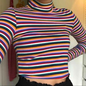  - Superfin tröja, med polokrage, från Monki, som aldrig kommer till användning hos mig! 100 kr INK FRAKT! 