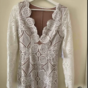  - Klänning från ASOS hemsida. Väldigt elegant och fin med en bra passform som följer kroppen.  