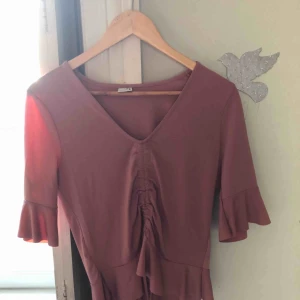  - Tröja från Gina, precis som ny då den endast är använd 2 timmar under min systers student. 80kr + 20kr frakt💘 ‼️endast swish‼️ hör av er om ni har frågor osv 