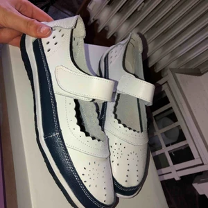  - Fina Ballerinaskor som inte kommer till användning, lite små i storleken, använde de bara 1 gång