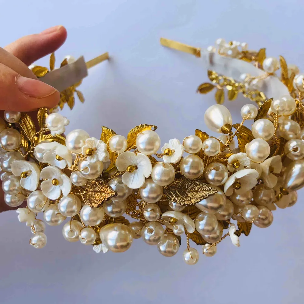 I am going to sale my wedding hairband,which I used just once. It’s hand made and only one for you 🤩. Accessoarer.