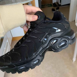  - Säljer dessa skitsnygga air max plus från Nike. Använda ett fåtal gånger. Ord. pris 1500kr