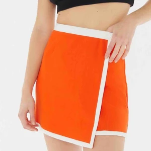  - Jätte fin kjol från Urban outfitters. Aldrig använt. 